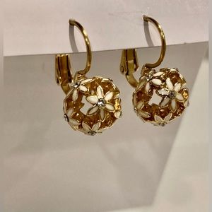 Kate Spade daisy disco drop earrings. Sphere daisies crystal 12k gold plate